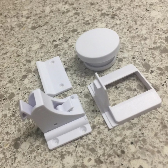 MAGNETIC CHILD SAFTEY LOCKS / cabinets & drawers - Picture 6 of 6